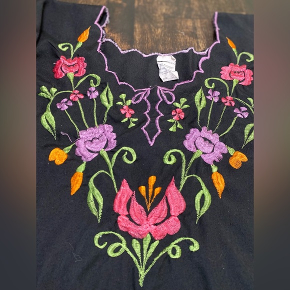 Mexican embroidered blouse - Picture 4 of 4